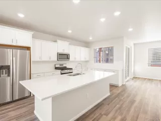 Photo #6: 1676299 Listing