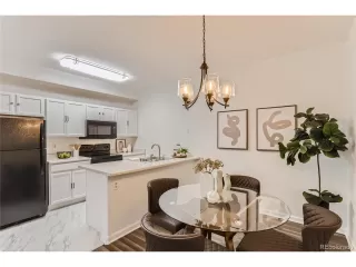 Photo #6: 1684623 Listing