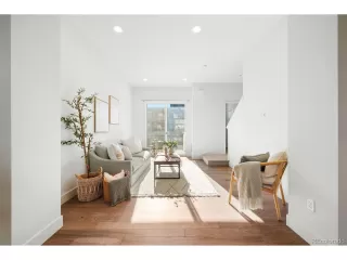 Photo #6: 1690925 Listing