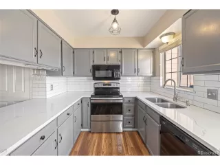 Photo #4: 1696755 Listing