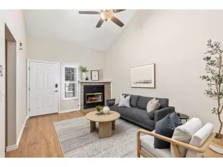 Photo #3: 1701345 Listing