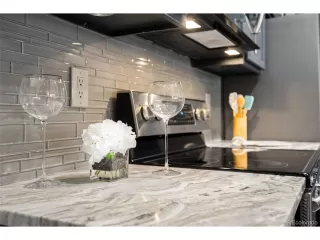 Photo #6: 1702041 Listing