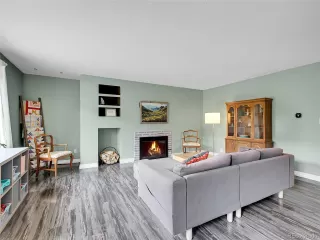 Photo #2: 1702704 Listing