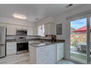 Photo #5: 1708201 Listing 