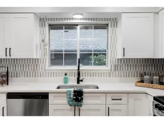 Photo #5: 1715008 Listing 