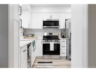 Photo #6: 1715008 Listing 