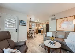 Photo #5: 1723408 Listing