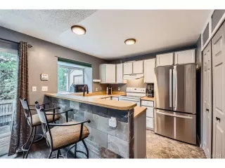 Photo #5: 1735676 Listing