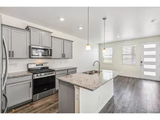 Photo #4: 1740124 Listing