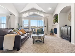 Photo #2: 1744327 Listing