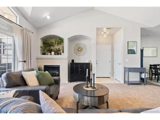 Photo #3: 1744327 Listing