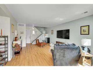 Photo #3: 1749735 Listing 