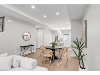 Photo #5: 1754921 Listing