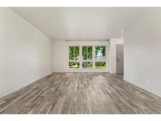 Photo #4: 1755887 Listing
