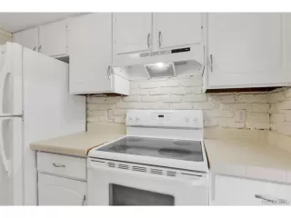 Photo #6: 1801951 Listing