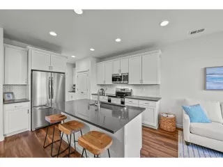 Photo #4: 1882342 Listing 