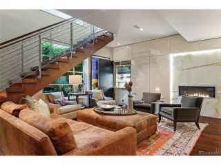 Photo #4: 1888367 Listing