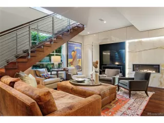 Photo #5: 1888367 Listing
