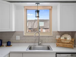 Photo #5: 1905831 Listing