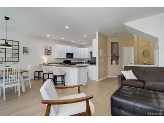 Photo #5: 1911838 Listing