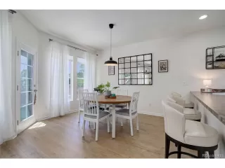 Photo #6: 1911838 Listing