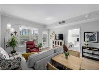 Photo #6: 1913109 Listing