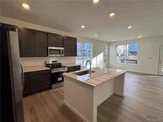 Photo #5: 1917722 Listing