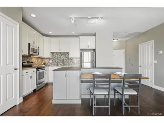 Photo #4: 1929183 Listing