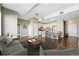 Photo #5: 1929183 Listing