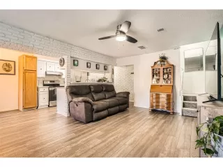 Photo #4: 1933709 Listing
