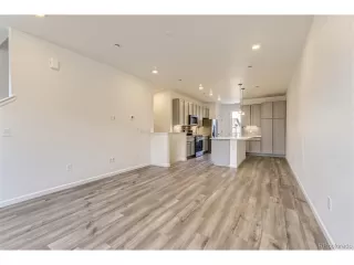 Photo #5: 1935887 Listing