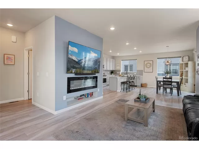 MLS: 1935995 Condo For Sale