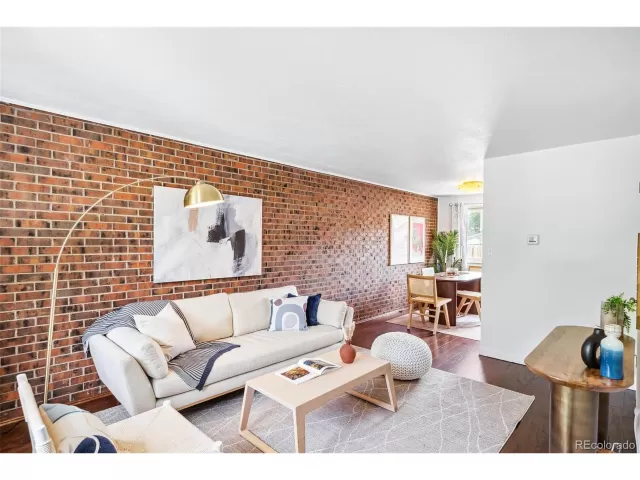 MLS: 1938433 Condo For Sale