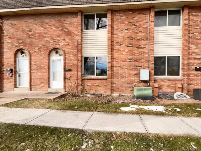 MLS: 1941247 Condo For Sale