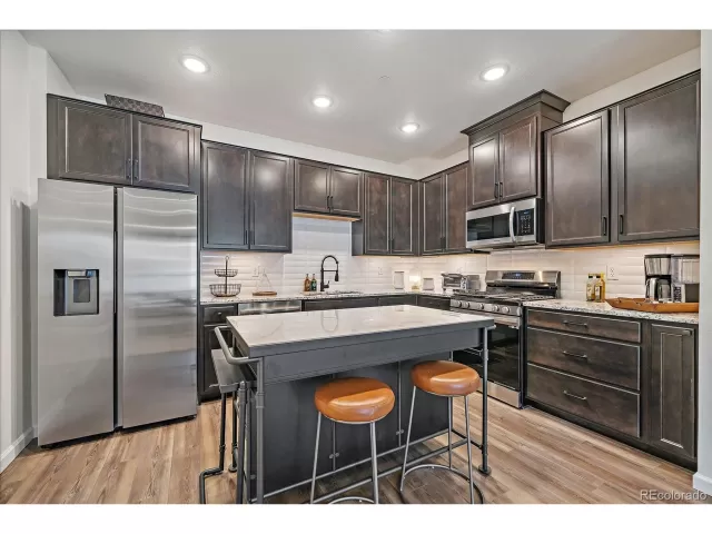 MLS: 1946823 Condo For Sale