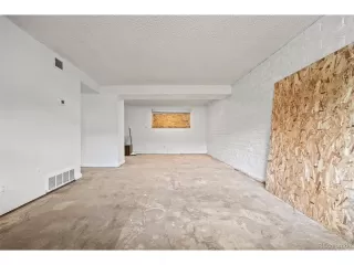 Photo #5: 1963963 Listing