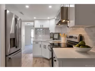 Photo #4: 1981632 Listing