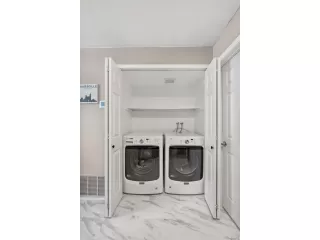 Photo #4: 1986752 Listing