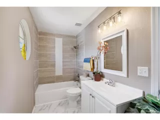 Photo #5: 1986752 Listing