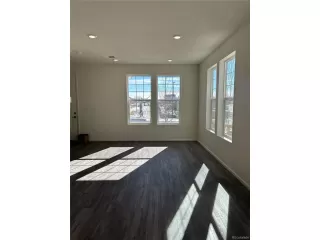 Photo #5: 2049309 Listing