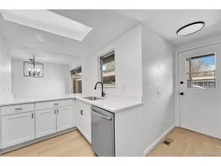 Photo #5: 2052478 Listing