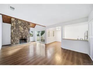 Photo #5: 2072172 Listing