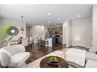 Photo #5: 2075007 Listing