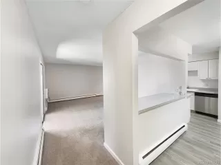 Photo #6: 2082532 Listing