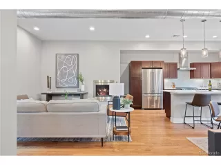 Photo #2: 2090401 Listing