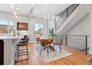 Photo #4: 2090401 Listing