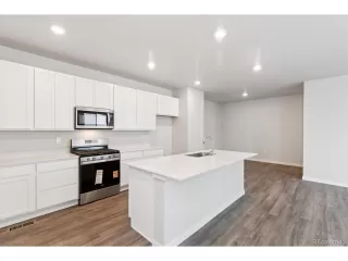 Photo #3: 2100218 Listing