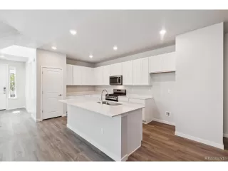 Photo #4: 2100218 Listing