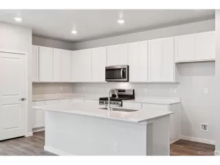 Photo #5: 2100218 Listing