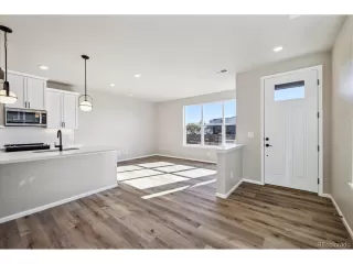 Photo #4: 2100393 Listing